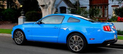 Ford Mustang GT (2010) - picture 12 of 14