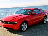 Ford Mustang GT (2010) - picture 8 of 14