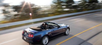 Ford Mustang (2010) - picture 7 of 60