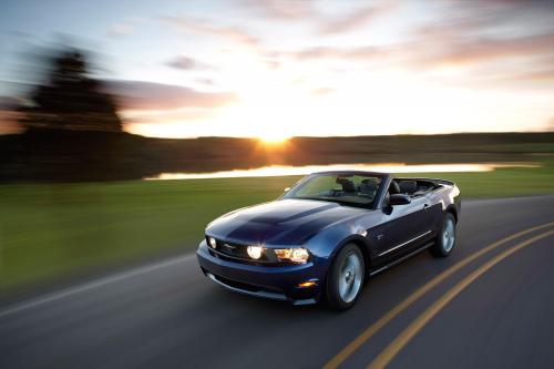 Ford Mustang (2010) - picture 8 of 60