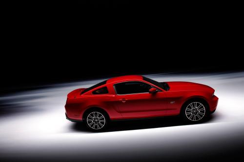 Ford Mustang (2010) - picture 17 of 60