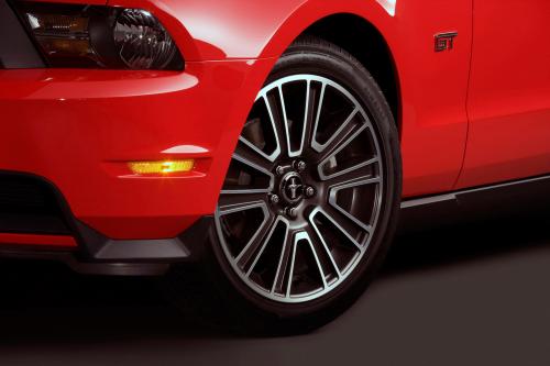 Ford Mustang (2010) - picture 41 of 60