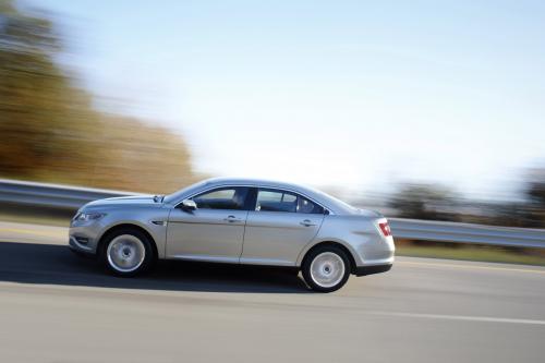 Ford Taurus (2010) - picture 9 of 27