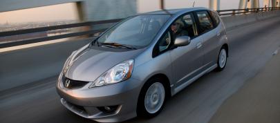 Honda Fit (2010) - picture 7 of 24