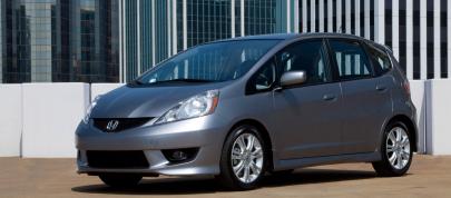 Honda Fit (2010) - picture 12 of 24