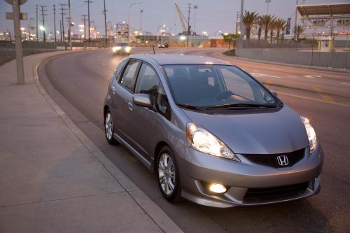 Honda Fit (2010) - picture 8 of 24