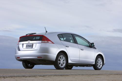 Honda Insight EX (2010) - picture 16 of 19