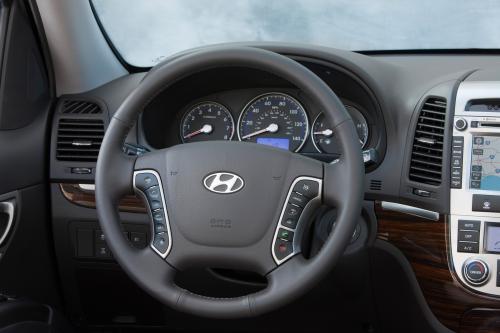 Hyundai Santa Fe (2010) - picture 8 of 16