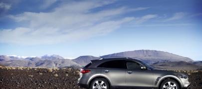 Infiniti FX (2010) - picture 20 of 23