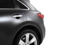 Infiniti FX30d S (2010) - picture 3 of 6