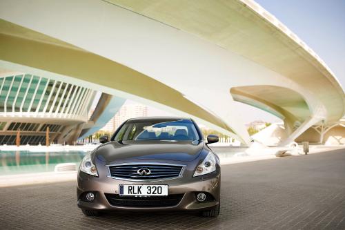 Infiniti G37 Saloon (2010) - picture 1 of 3