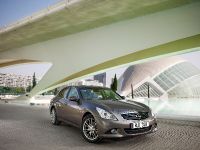 Infiniti G37 Saloon (2010) - picture 2 of 3