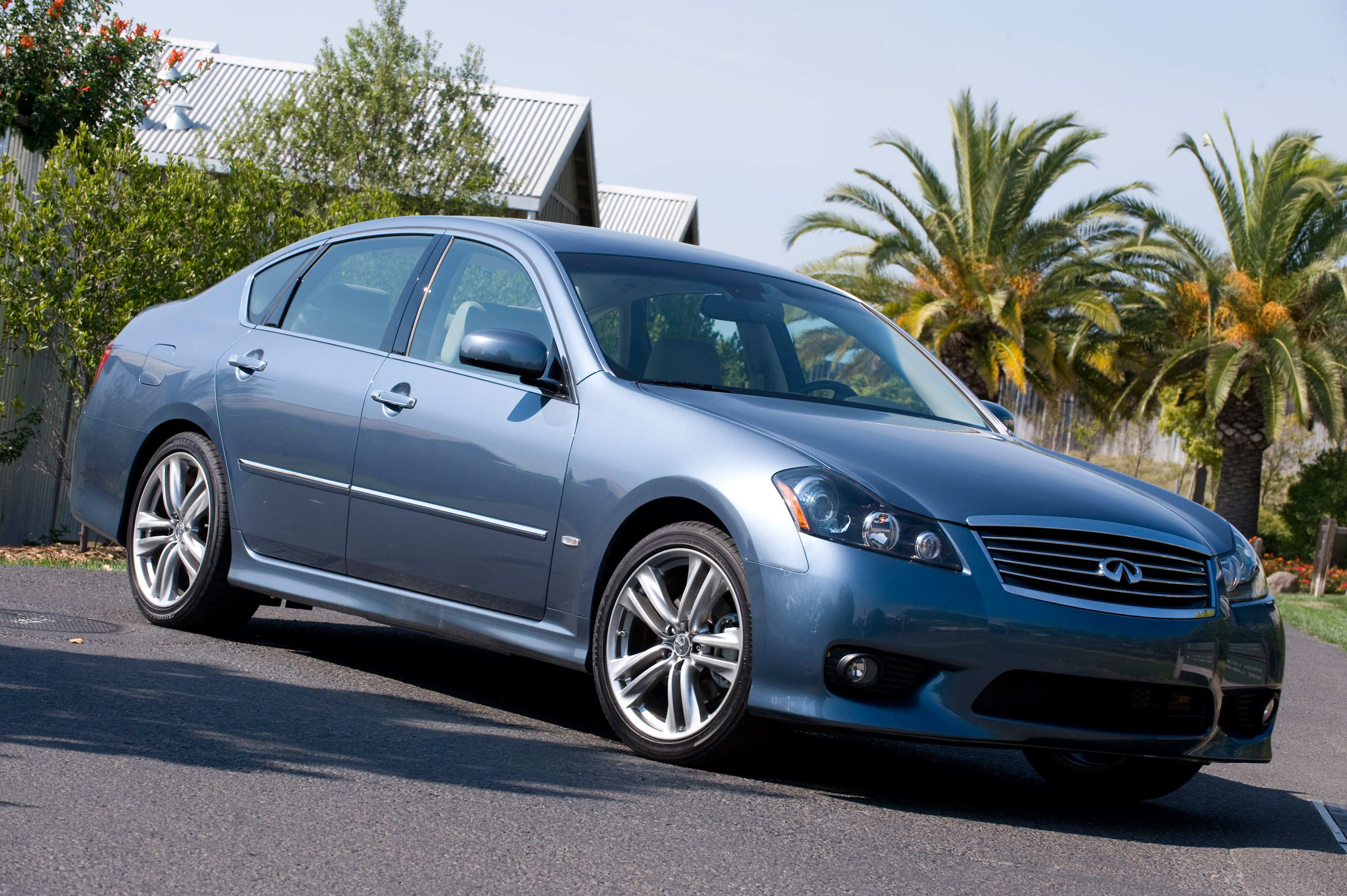 Infiniti M