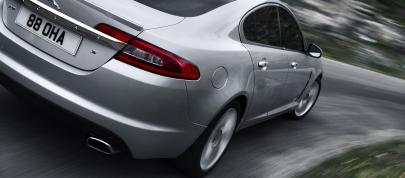 Jaguar XF (2010) - picture 4 of 6
