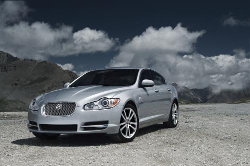 Jaguar XF (2010) - picture 1 of 6