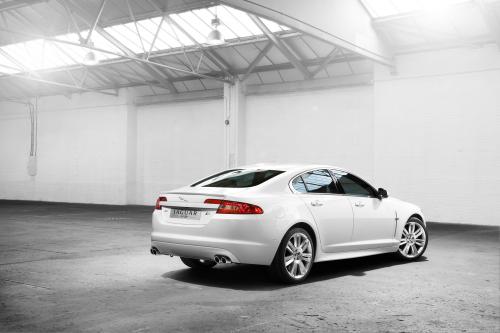 Jaguar XFR (2010) - picture 1 of 21