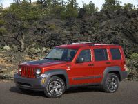 Jeep Liberty Renegade (2010) - picture 1 of 3