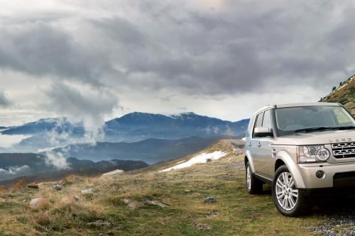 Land Rover Discovery (2010) - picture 1 of 38