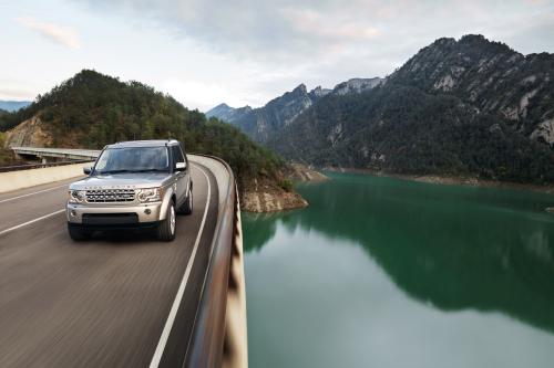 Land Rover Discovery (2010) - picture 8 of 38