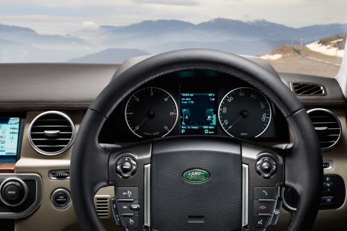 Land Rover Discovery (2010) - picture 16 of 38