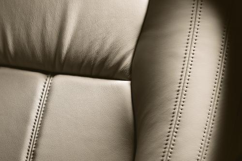 Land Rover Discovery (2010) - picture 17 of 38