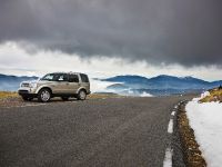 Land Rover Discovery (2010) - picture 2 of 38