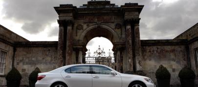 Lexus LS 600h (2010) - picture 15 of 18