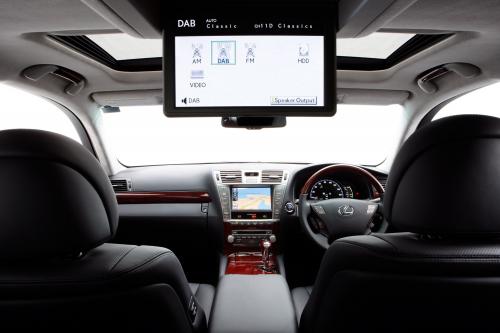 Lexus LS 600h (2010) - picture 17 of 18