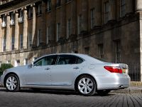 Lexus LS 600h (2010) - picture 13 of 18