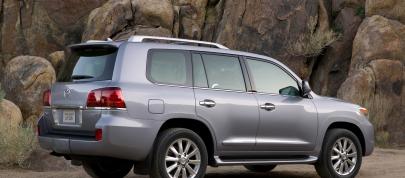 Lexus LX 570 (2010) - picture 7 of 63