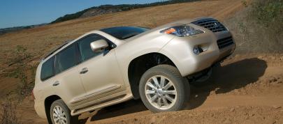 Lexus LX 570 (2010) - picture 31 of 63