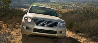 Lexus LX 570 (2010) - picture 36 of 63