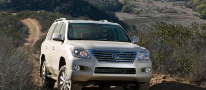 Lexus LX 570 (2010) - picture 39 of 63
