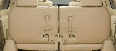 Lexus LX 570 (2010) - picture 52 of 63