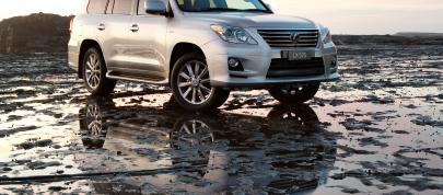 Lexus LX 570 (2010) - picture 60 of 63