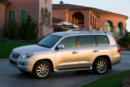 Lexus LX 570 (2010) - picture 16 of 63