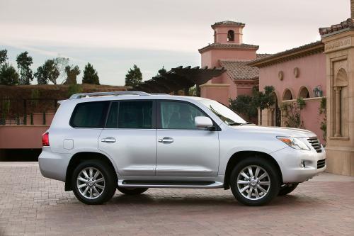 Lexus LX 570 (2010) - picture 17 of 63