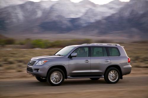 Lexus LX 570 (2010) - picture 24 of 63