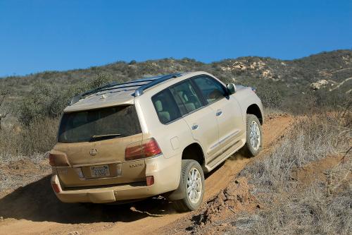 Lexus LX 570 (2010) - picture 32 of 63