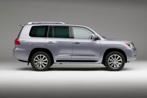 Lexus LX 570 (2010) - picture 40 of 63