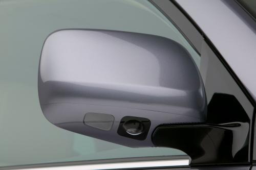 Lexus LX 570 (2010) - picture 48 of 63