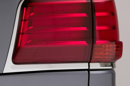 Lexus LX 570 (2010) - picture 49 of 63