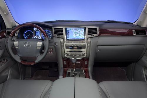 Lexus LX 570 (2010) - picture 56 of 63
