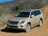 Lexus LX 570 (2010) - picture 34 of 63