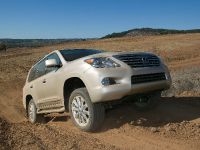 Lexus LX 570 (2010) - picture 35 of 63