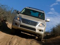 Lexus LX 570 (2010) - picture 38 of 63