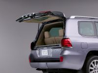 Lexus LX 570 (2010) - picture 45 of 63