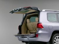 Lexus LX 570 (2010) - picture 46 of 63