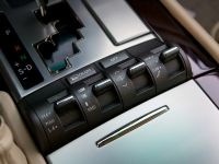 Lexus LX 570 (2010) - picture 50 of 63