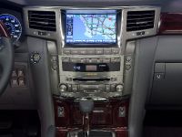 Lexus LX 570 (2010) - picture 58 of 63